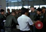 Image le transport aérien de personnel Saigon Vietnam, 1966, de la seconde 7 séquences d'archives historiques vidéo 65675067558