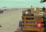 Image le transport aérien de personnel Saigon Vietnam, 1966, de la seconde 50 séquences d'archives historiques vidéo 65675067559