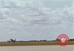 Standbild Air Transport von Personal Saigon Vietnam, 1966, aus Sekunde 55 historischem Filmmaterial Videoclip 65675067561