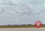 Standbild Air Transport von Personal Saigon Vietnam, 1966, aus Sekunde 57 historischem Filmmaterial Videoclip 65675067561