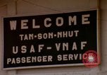 Standbild Air Transport von Personal Saigon Vietnam, 1966, aus Sekunde 21 historischem Filmmaterial Videoclip 65675067562
