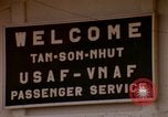 Standbild Air Transport von Personal Saigon Vietnam, 1966, aus Sekunde 22 historischem Filmmaterial Videoclip 65675067562