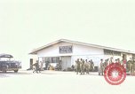 Standbild Air Transport von Personal Saigon Vietnam, 1966, aus Sekunde 58 historischem Filmmaterial Videoclip 65675067562