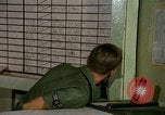Immagine di Il trasporto aereo di personale Saigon Vietnam, 1966, secondo 11 filmato di repertorio 65675067563