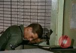 Immagine di Il trasporto aereo di personale Saigon Vietnam, 1966, secondo 19 filmato di repertorio 65675067563