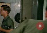 Immagine di Il trasporto aereo di personale Saigon Vietnam, 1966, secondo 22 filmato di repertorio 65675067563