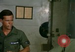 Immagine di Il trasporto aereo di personale Saigon Vietnam, 1966, secondo 23 filmato di repertorio 65675067563