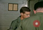 Immagine di Il trasporto aereo di personale Saigon Vietnam, 1966, secondo 24 filmato di repertorio 65675067563