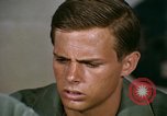 Immagine di Il trasporto aereo di personale Saigon Vietnam, 1966, secondo 40 filmato di repertorio 65675067563