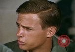 Immagine di Il trasporto aereo di personale Saigon Vietnam, 1966, secondo 41 filmato di repertorio 65675067563