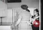 Image l'amélioration des conditions de vie Japon, 1950, de la seconde 60 séquences d'archives historiques vidéo 65675067567