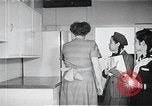 Image l'amélioration des conditions de vie Japon, 1950, de la seconde 61 séquences d'archives historiques vidéo 65675067567