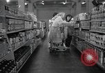Standbild japanischen Braut Schule Japan, 1956, aus Sekunde 26 historischem Filmmaterial Videoclip 65675067571
