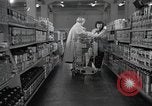 Standbild japanischen Braut Schule Japan, 1956, aus Sekunde 27 historischem Filmmaterial Videoclip 65675067571