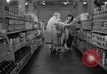 Standbild japanischen Braut Schule Japan, 1956, aus Sekunde 28 historischem Filmmaterial Videoclip 65675067571