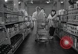 Standbild japanischen Braut Schule Japan, 1956, aus Sekunde 32 historischem Filmmaterial Videoclip 65675067571