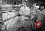 Standbild japanischen Braut Schule Japan, 1956, aus Sekunde 44 historischem Filmmaterial Videoclip 65675067571
