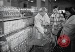 Standbild japanischen Braut Schule Japan, 1956, aus Sekunde 52 historischem Filmmaterial Videoclip 65675067571