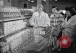 Standbild japanischen Braut Schule Japan, 1956, aus Sekunde 55 historischem Filmmaterial Videoclip 65675067571
