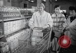 Standbild japanischen Braut Schule Japan, 1956, aus Sekunde 56 historischem Filmmaterial Videoclip 65675067571