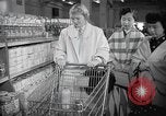 Standbild japanischen Braut Schule Japan, 1956, aus Sekunde 57 historischem Filmmaterial Videoclip 65675067571