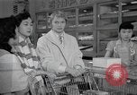 Standbild japanischen Braut Schule Japan, 1956, aus Sekunde 4 historischem Filmmaterial Videoclip 65675067572