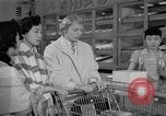 Standbild japanischen Braut Schule Japan, 1956, aus Sekunde 6 historischem Filmmaterial Videoclip 65675067572