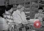 Standbild japanischen Braut Schule Japan, 1956, aus Sekunde 8 historischem Filmmaterial Videoclip 65675067572