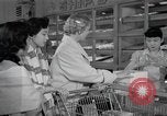Standbild japanischen Braut Schule Japan, 1956, aus Sekunde 9 historischem Filmmaterial Videoclip 65675067572