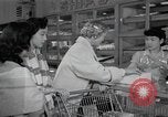 Standbild japanischen Braut Schule Japan, 1956, aus Sekunde 10 historischem Filmmaterial Videoclip 65675067572