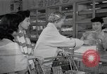 Standbild japanischen Braut Schule Japan, 1956, aus Sekunde 11 historischem Filmmaterial Videoclip 65675067572