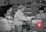 Standbild japanischen Braut Schule Japan, 1956, aus Sekunde 12 historischem Filmmaterial Videoclip 65675067572