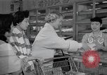 Standbild japanischen Braut Schule Japan, 1956, aus Sekunde 13 historischem Filmmaterial Videoclip 65675067572