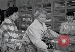 Standbild japanischen Braut Schule Japan, 1956, aus Sekunde 15 historischem Filmmaterial Videoclip 65675067572