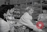 Standbild japanischen Braut Schule Japan, 1956, aus Sekunde 17 historischem Filmmaterial Videoclip 65675067572