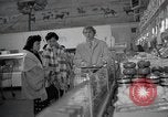 Standbild japanischen Braut Schule Japan, 1956, aus Sekunde 26 historischem Filmmaterial Videoclip 65675067572