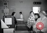 Standbild japanischen Braut Schule Japan, 1956, aus Sekunde 47 historischem Filmmaterial Videoclip 65675067572