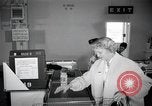 Standbild japanischen Braut Schule Japan, 1956, aus Sekunde 62 historischem Filmmaterial Videoclip 65675067572