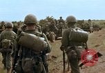 Standbild 1st Cavalry Division Pleiku Süd Vietnam, 1965, aus Sekunde 8 historischem Filmmaterial Videoclip 65675067580