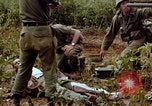 Standbild 1st Cavalry Division Pleiku Süd Vietnam, 1965, aus Sekunde 24 historischem Filmmaterial Videoclip 65675067580