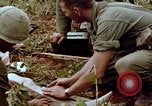 Standbild 1st Cavalry Division Pleiku Süd Vietnam, 1965, aus Sekunde 31 historischem Filmmaterial Videoclip 65675067580
