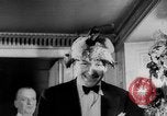 Standbild Mädchen Anzeige Motorhaube London England Vereinigtes Königreich, 1953, aus Sekunde 24 historischem Filmmaterial Videoclip 65675067641
