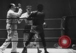 Immagine di Peso piuma boxe Francia, 1953, secondo 22 filmato di repertorio 65675067642
