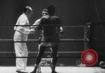 Immagine di Peso piuma boxe Francia, 1953, secondo 23 filmato di repertorio 65675067642