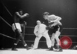 Immagine di Peso piuma boxe Francia, 1953, secondo 43 filmato di repertorio 65675067642