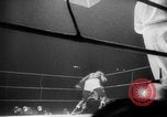 Immagine di Peso piuma boxe Francia, 1953, secondo 46 filmato di repertorio 65675067642