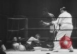 Immagine di Peso piuma boxe Francia, 1953, secondo 50 filmato di repertorio 65675067642