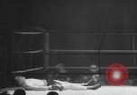 Immagine di Peso piuma boxe Francia, 1953, secondo 54 filmato di repertorio 65675067642