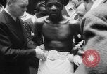 Immagine di Peso piuma boxe Francia, 1953, secondo 60 filmato di repertorio 65675067642