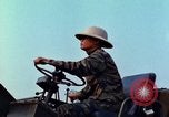 Immagine di Elephant trasferito in aereo Il Vietnam, 1968, secondo 16 filmato di repertorio 65675067651